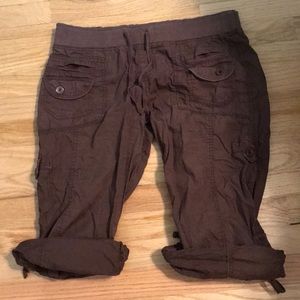 Brown rolled up capris.